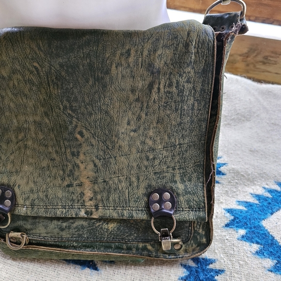 Distressed Army Green Leather Messenger Bag - Picture 4 of 9